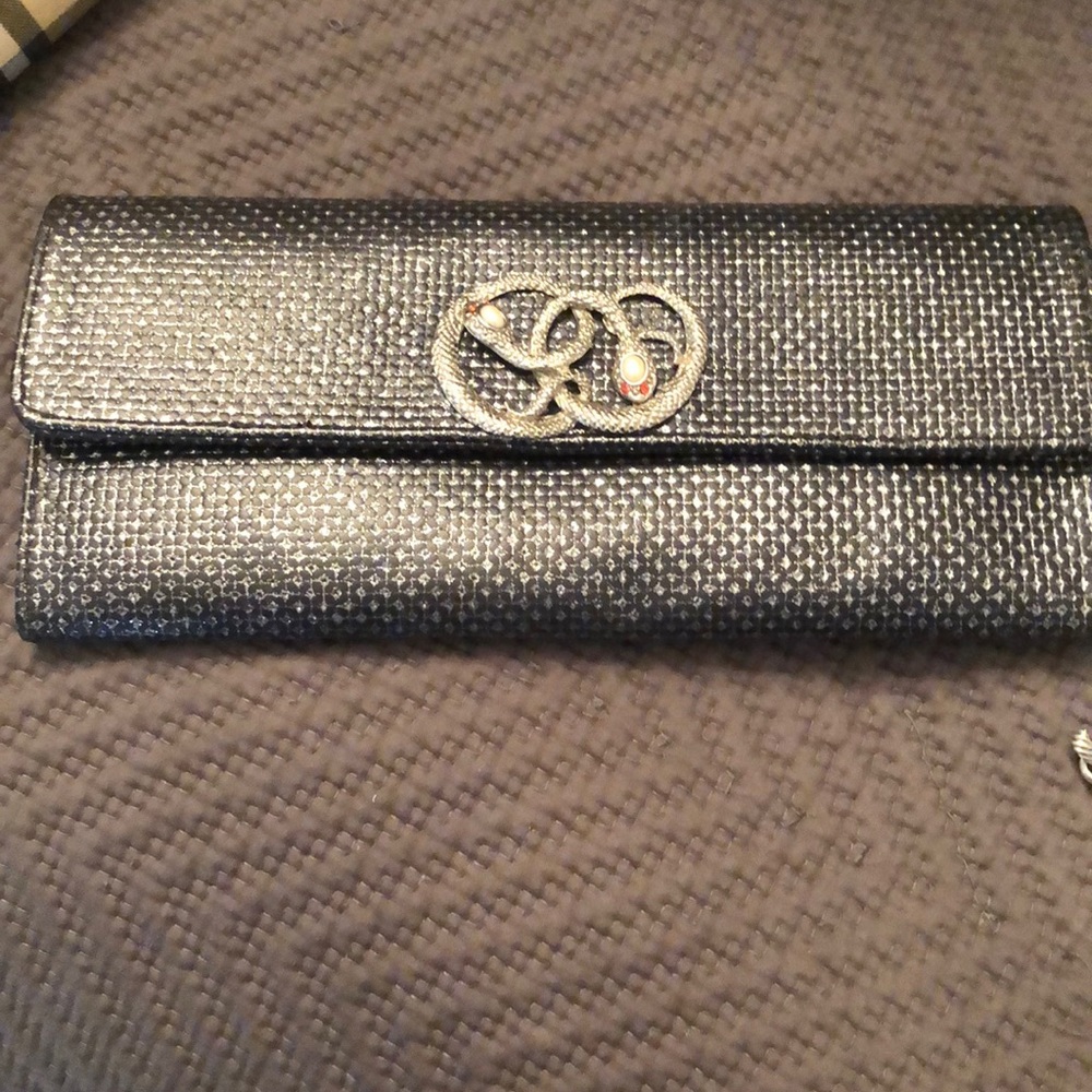 Snake clutch
